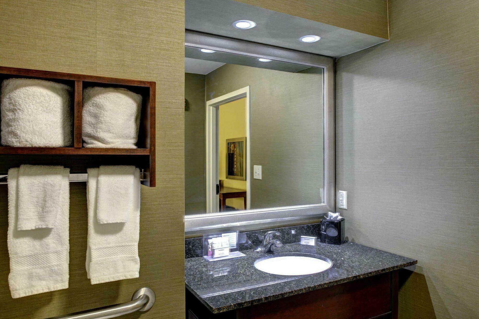 Hampton Inn Birmingham/Fultondale Bagian luar foto